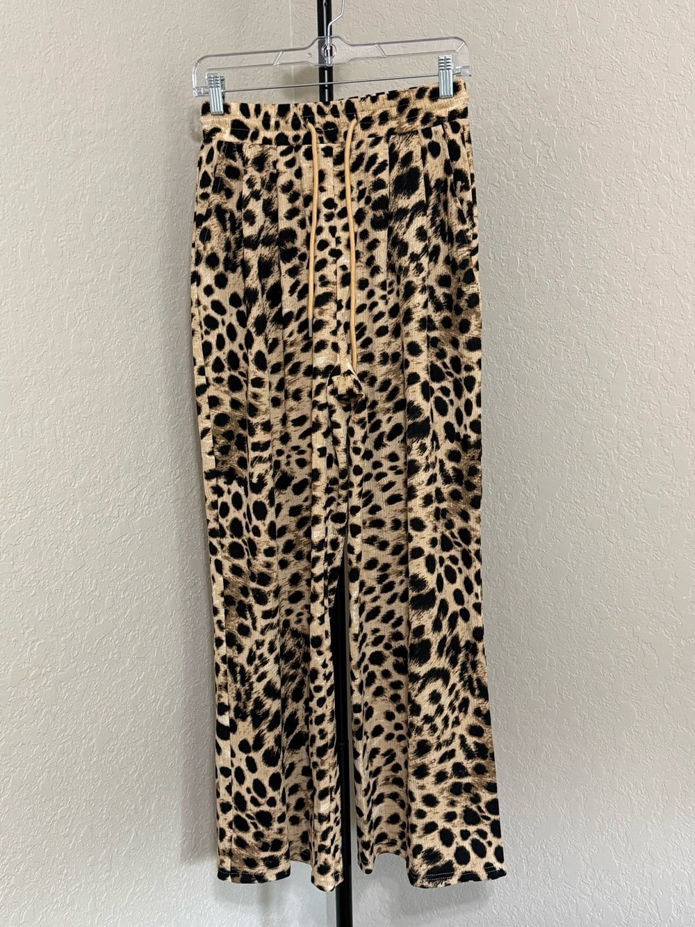 DAVI & DANI Womens Leopard Print Track Pants - NWOT